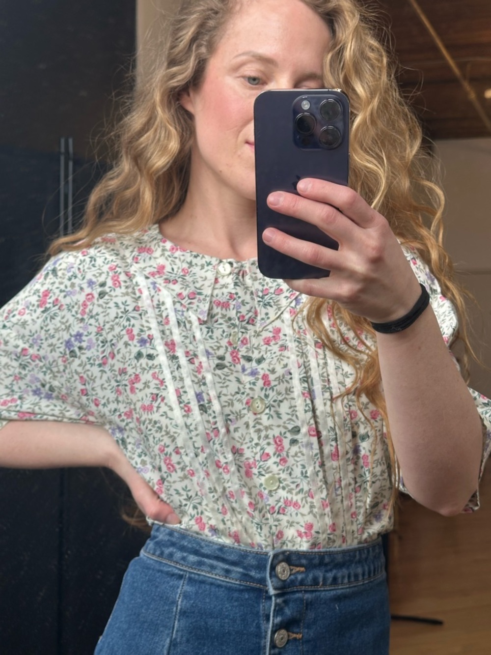 Linda Lundstrom - Floral Short-Sleeve button down floral blouse